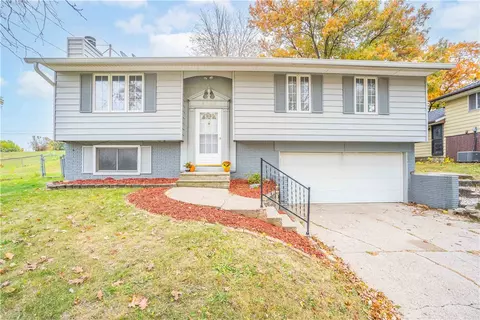 9183 Woodmayr Dr, Norwalk, IA 50211