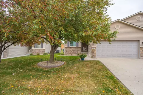 487 NE 60th St, Pleasant Hill, IA 50327