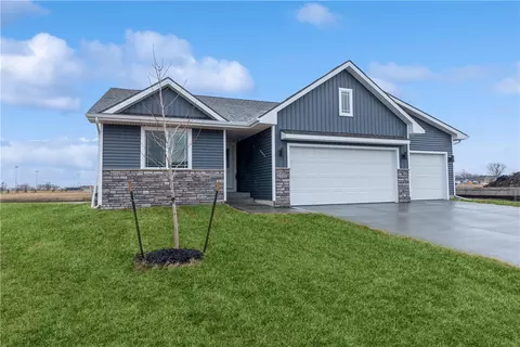 2107 Windcrest Dr, Granger, IA 50109