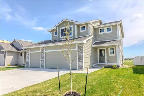490 NW Compass Ave, Waukee, IA 50263