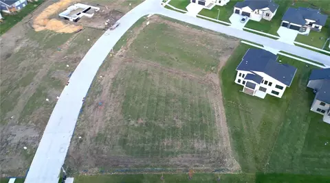 15222 Springbrook Trl, Urbandale, IA 50323