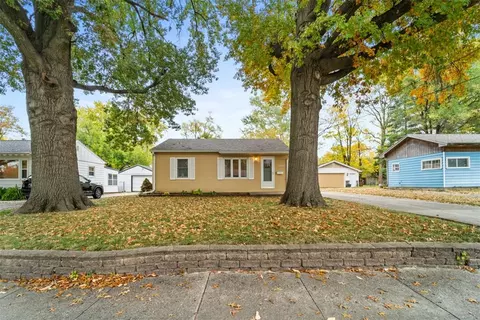 3923 52nd St, Des Moines, IA 50310