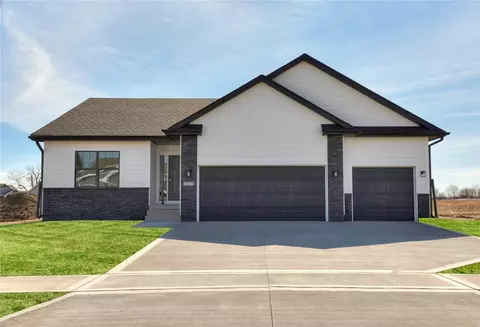 1025 Westridge St SW, Bondurant, IA 50035