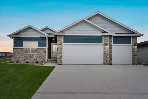 850 NW Sandy Hollow Cir, Waukee, IA 50263