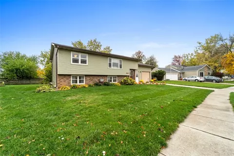 819 Hickory Dr, Huxley, IA 50124