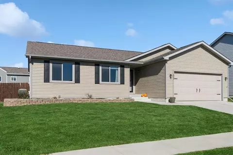806 37th St SW, Bondurant, IA 50035