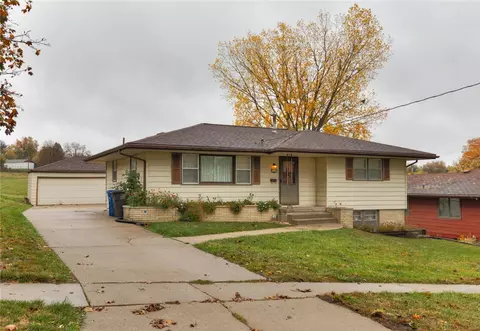 3101 E 25th St, Des Moines, IA 50317