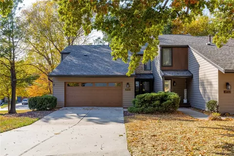 4940 W Park Dr #113, West Des Moines, IA 50266