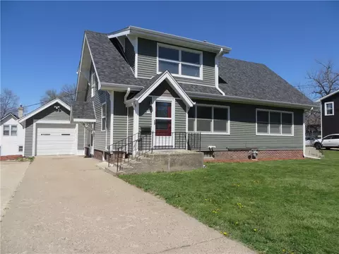 718 S 5th Ave W, Newton, IA 50208