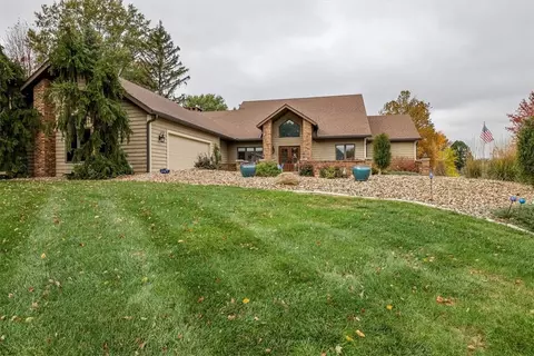1108 Bruce Ln, Pella, IA 50219