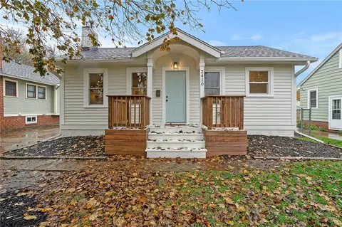 2410 37th St, Des Moines, IA 50310
