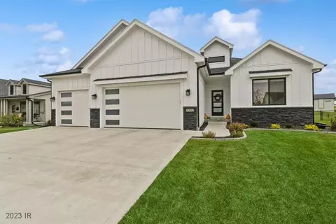 3202 NE 11th St, Ankeny, IA 50021