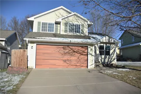 364 S 49th St, West Des Moines, IA 50265