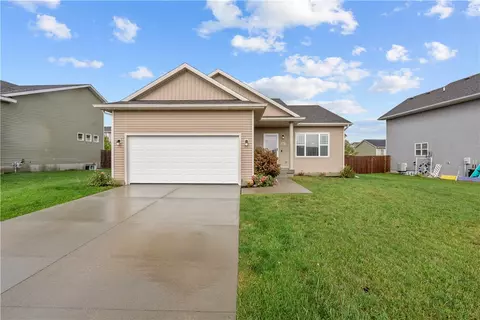2631 16th St SW, Altoona, IA 50009