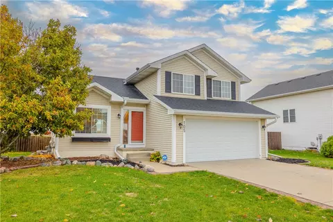 105 SE Crabapple Dr, Waukee, IA 50263