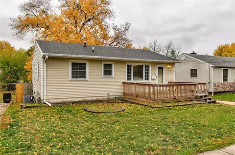 3239 Mahaska Ave, Des Moines, IA 50317