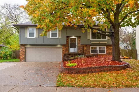 1580 NW 91st St, Clive, IA 50325