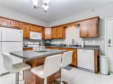 4510 Twain Cir #102, Ames, IA 50014