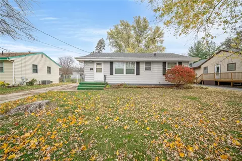 405 SW 60th St, Des Moines, IA 50312