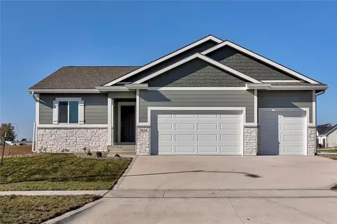2824 NW Greenwood St, Ankeny, IA 50023