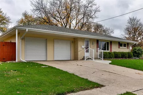 626 17th St, West Des Moines, IA 50265