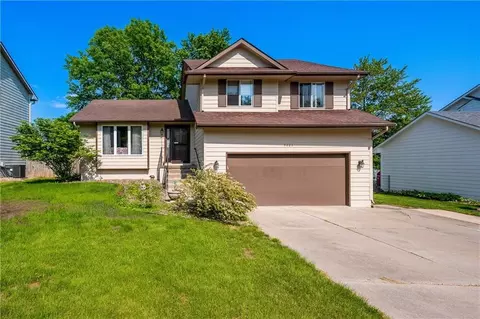 4225 SE 22nd St, Des Moines, IA 50320
