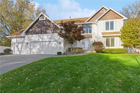 927 57th St, West Des Moines, IA 50266