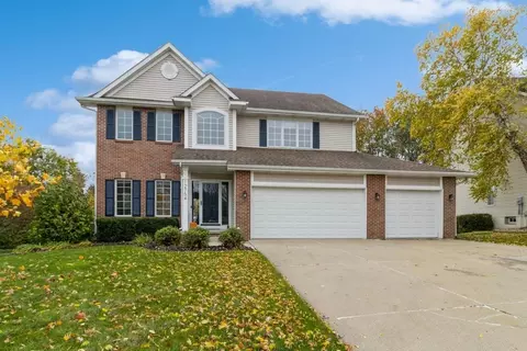 12754 Sunset Ter, Clive, IA 50325