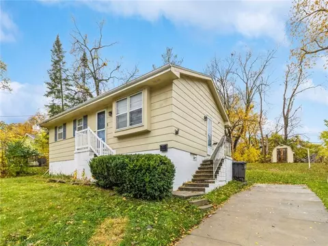 2440 SE 7th St, Des Moines, IA 50315