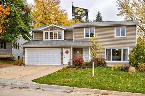 1318 N Prairie St, Pella, IA 50219