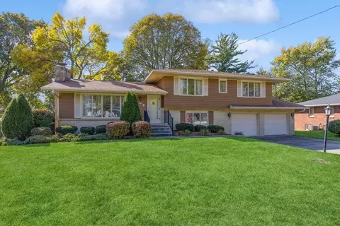 2900 Patricia Dr, Urbandale, IA 50322