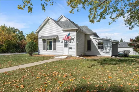 904 E Salem Ave, Indianola, IA 50125