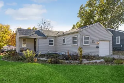 5820 Crown Ln, Des Moines, IA 50311