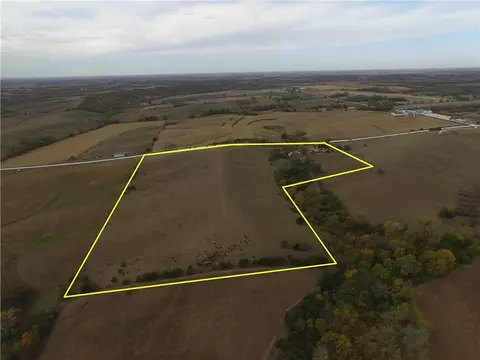 56736 170 Ave, Lacona, IA 50139