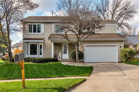 4001 Bayberry Ct, Urbandale, IA 50322