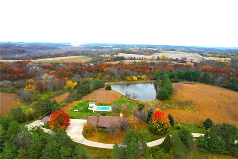 322 90th Pl, Monroe, IA 50170