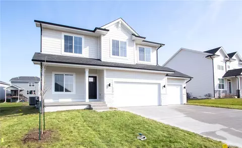 913 NE 13th St, Grimes, IA 50111
