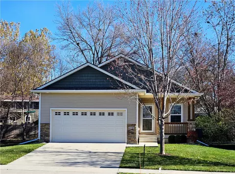 1744 Bristol St, Norwalk, IA 50211