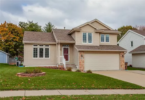 4973 Waterford Dr, West Des Moines, IA 50265