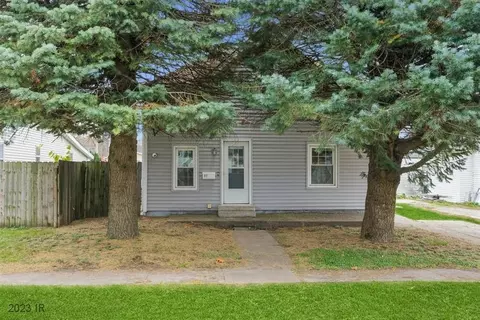 517 W Spring St, Colfax, IA 50054