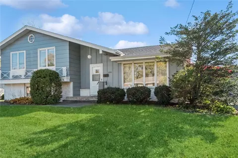 3906 Twana Dr, Des Moines, IA 50310