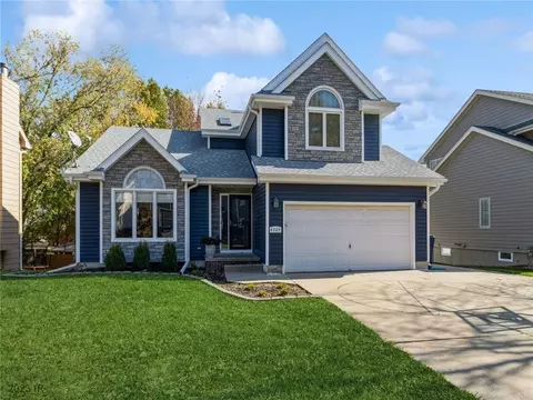 4227 101st St, Urbandale, IA 50322