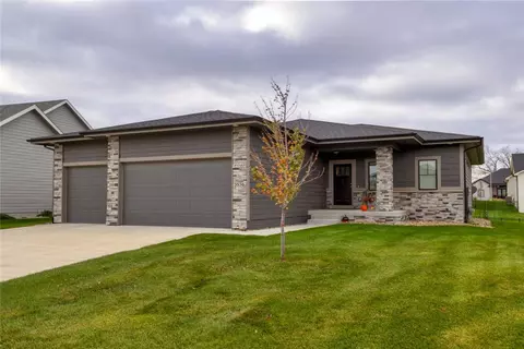 3536 NW 177th St, Clive, IA 50325