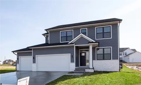 5211 150th St, Urbandale, IA 50323