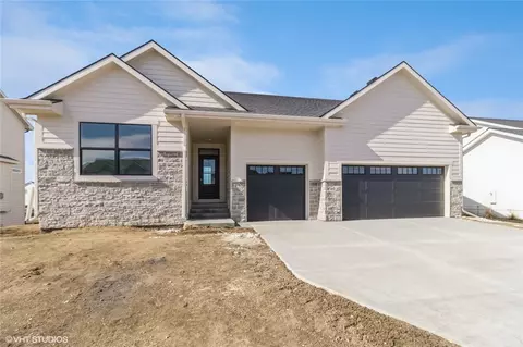 430 NW Gracewood Dr, Waukee, IA 50263