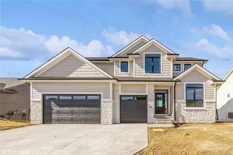 400 NW Gracewood Dr, Waukee, IA 50263