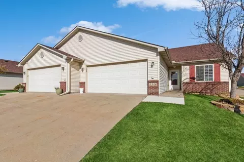 3218 SE Turnberry Dr, Ankeny, IA 50021