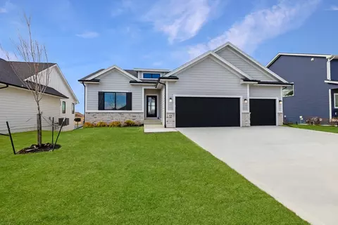 636 Dolce Ct, West Des Moines, IA 50266