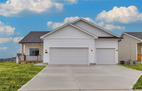5415 167th St, Urbandale, IA 50323