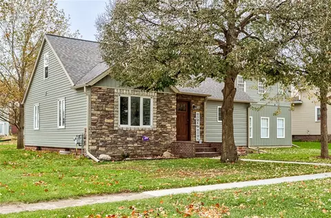 208 SE 2nd St, Ogden, IA 50212
